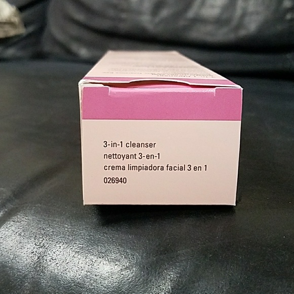 Mary Kay TimeWise Cleanser - Picture 2 of 2