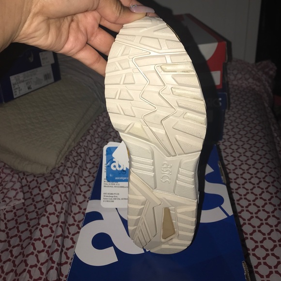 ASICS - Picture 5 of 5