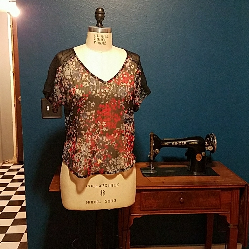Staring At Stars Floral & Lace Top