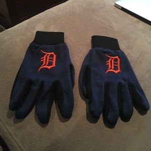 NWOT Men’s Detroit Tigers Gloves