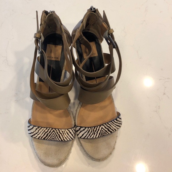 Dolce Vita Animal Wedge - Picture 2 of 2