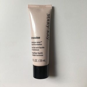 Mary Kay timewise liquid foundation Beige 2