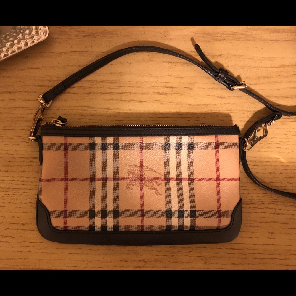 ✨ S O L D ✨Burberry Haymark Check Cross Body