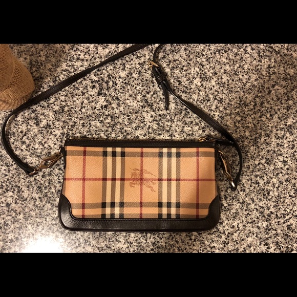 ✨ S O L D ✨Burberry Haymark Check Cross Body - Picture 2 of 7