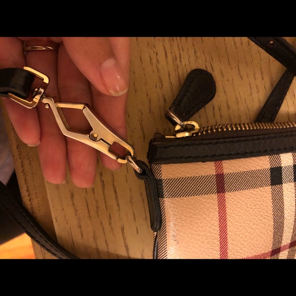 ✨ S O L D ✨Burberry Haymark Check Cross Body - Picture 4 of 7
