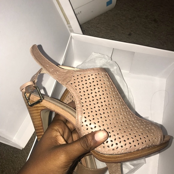Nine West Taupe Heels - Picture 1 of 2