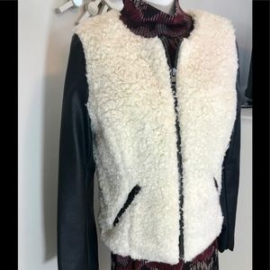 AMERICAN EAGLE BOMBER JACKET. CREAM AND BLACK EUC