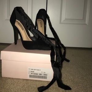 Black Size 5.5 JustFab Pumps. Never Worn.