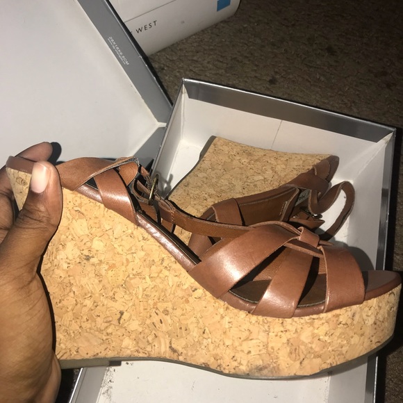 Jessica Simpson Tan Heels - Picture 1 of 2