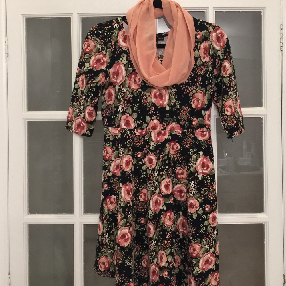 Juniors Dress with scarf