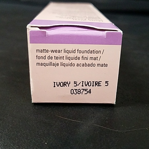 Mary Kay TimeWise Matte Wear liquid foundation - Picture 5 of 6