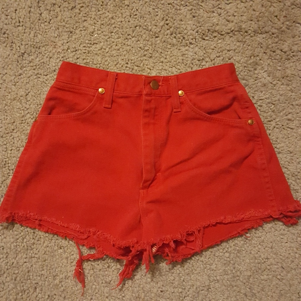 Red vintage highwaist shorts