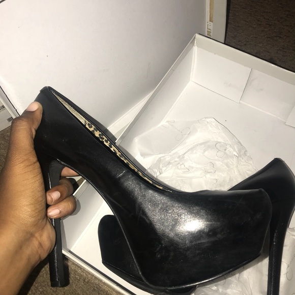 Jessica Simpson Black Heels - Picture 1 of 2