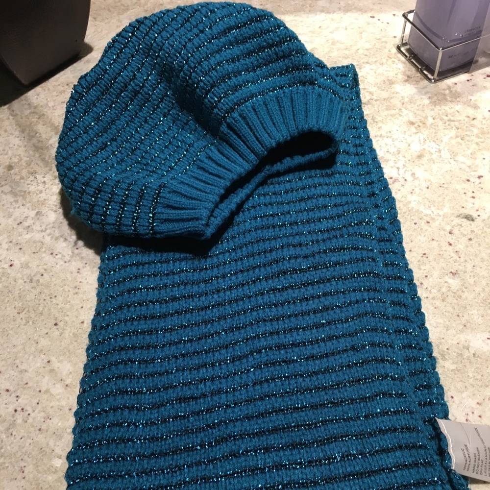 Blue scarf and hat matching set