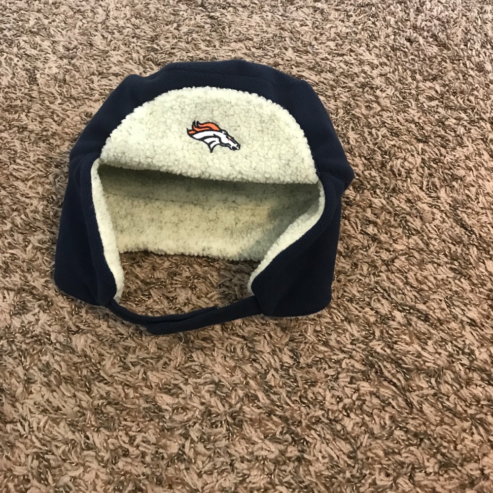 Bronco beanie