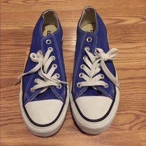 Bright blue Converse low tops // Chuck Taylors