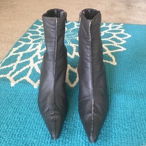 Newport News Brown/grey leather boots sz 6