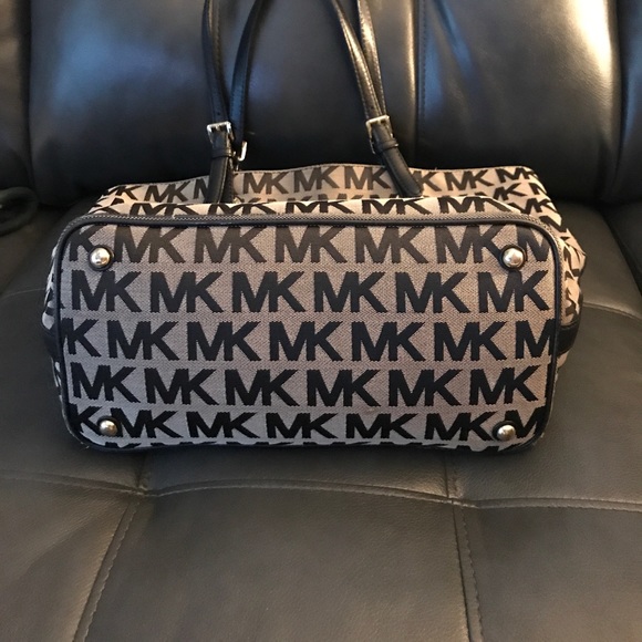 Michael Kors Bag - Picture 2 of 4