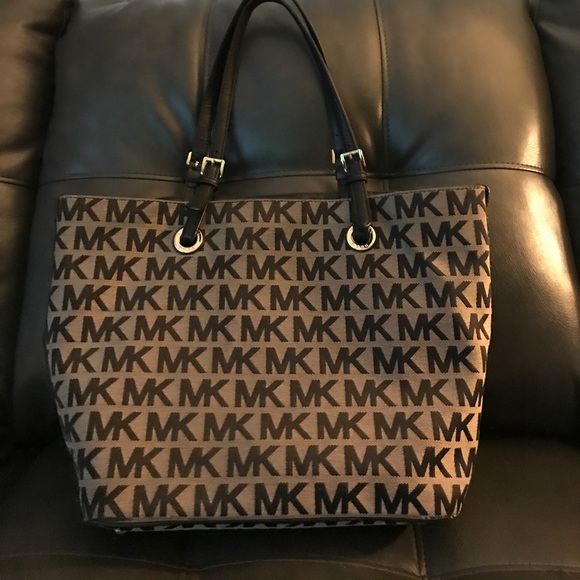 Michael Kors Bag - Picture 3 of 4