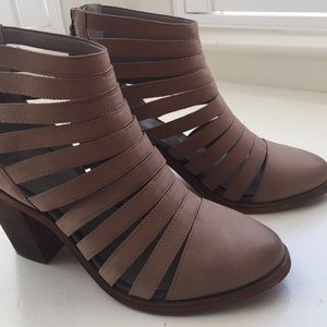 Hinge Cream Booties