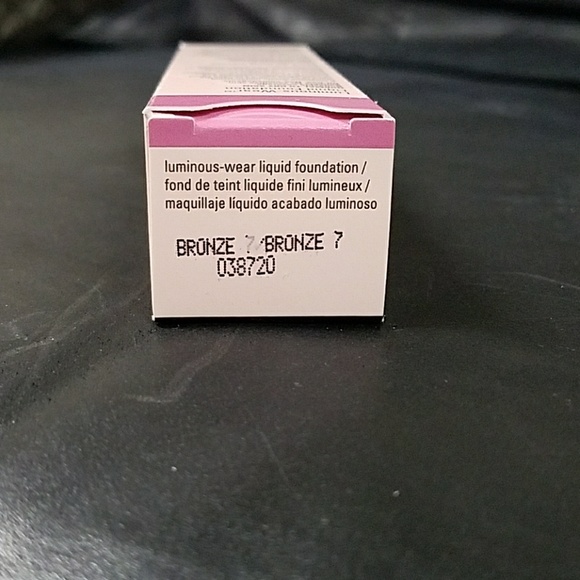 Mary Kay TimeWise Luminous Wear Foundation - Picture 2 of 6