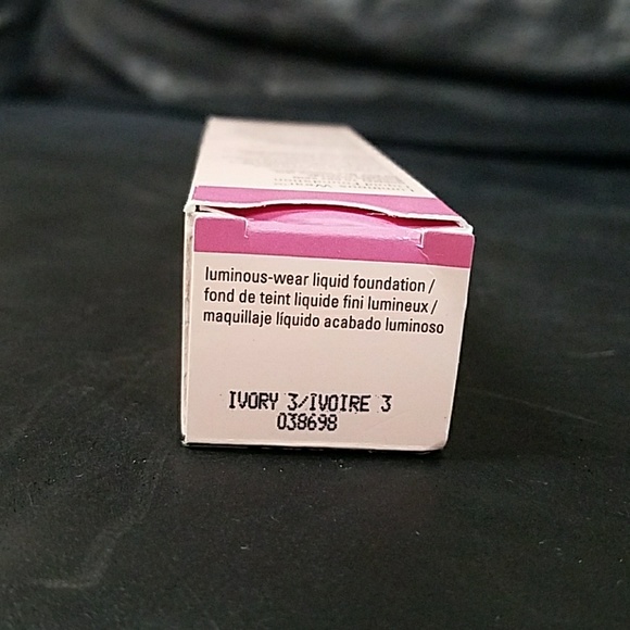 Mary Kay TimeWise Luminous Wear Foundation - Picture 3 of 6