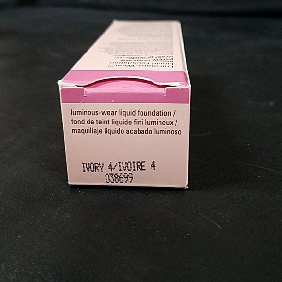 Mary Kay TimeWise Luminous Wear Foundation - Picture 5 of 6