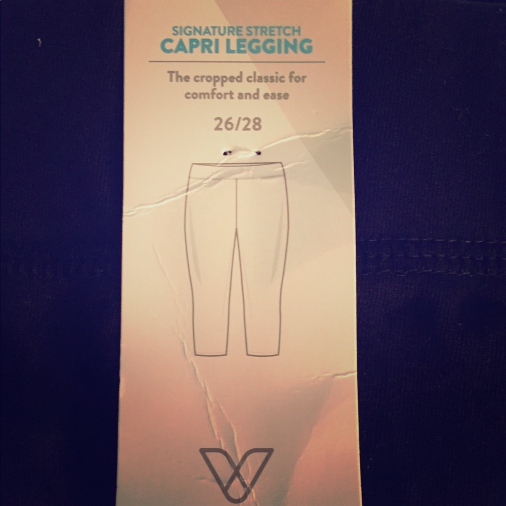 NWT Livi Active Capri yoga pants Solid black 26/28