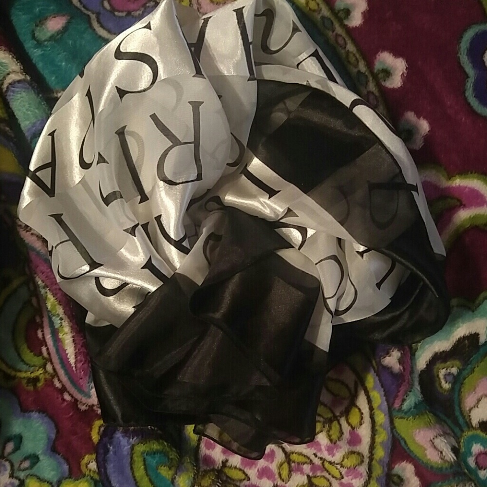 PARIS Scarf/wrap - Picture 3 of 3