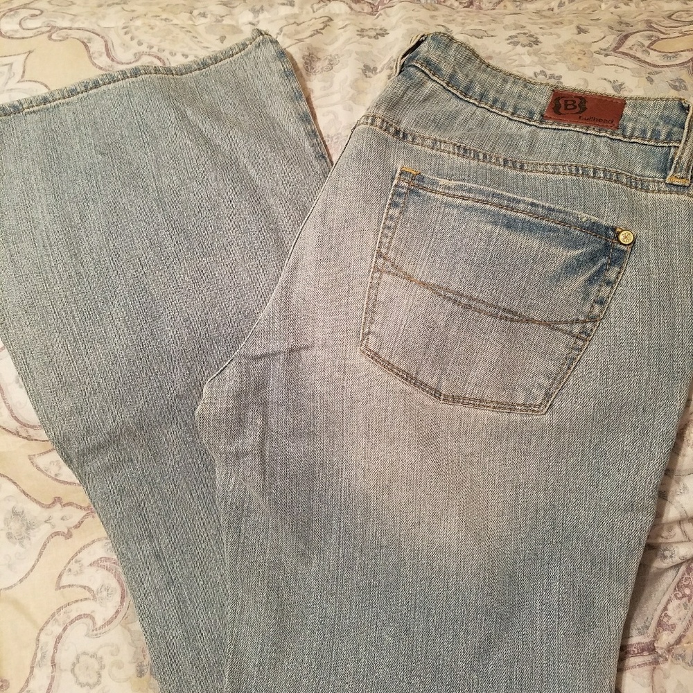 Bullhead Jeans - Picture 2 of 2