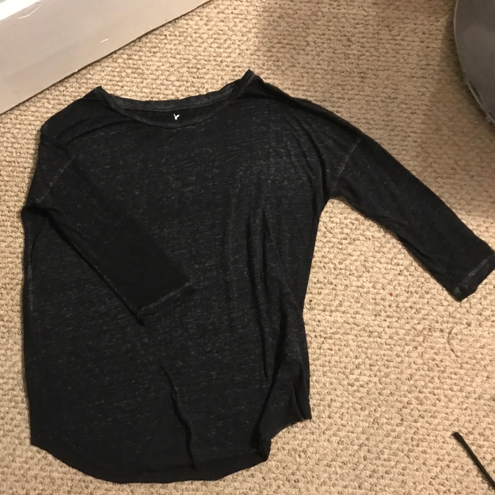 Quarter length long sleeve American eagle shirt.