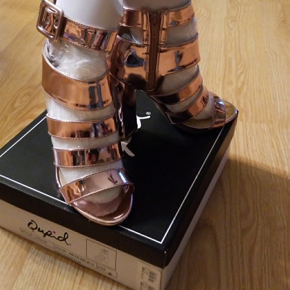 Shoe