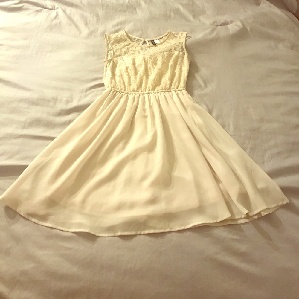 Lace Sweetheart Illusion Neckline Dress