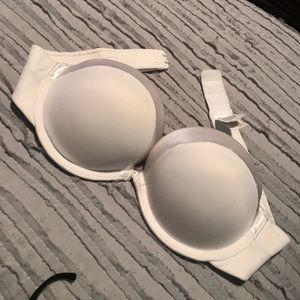 White strapless push up bra