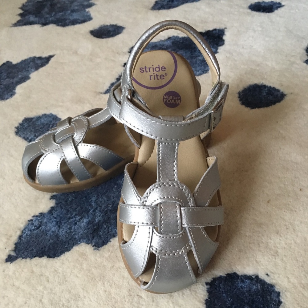Silver Stride Rite Sandals! 10W Adorable!