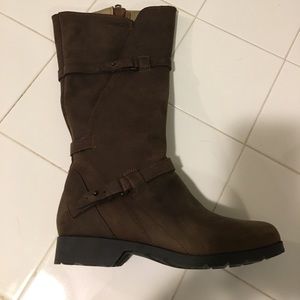 Brand new Teva Brown Boots 6.5