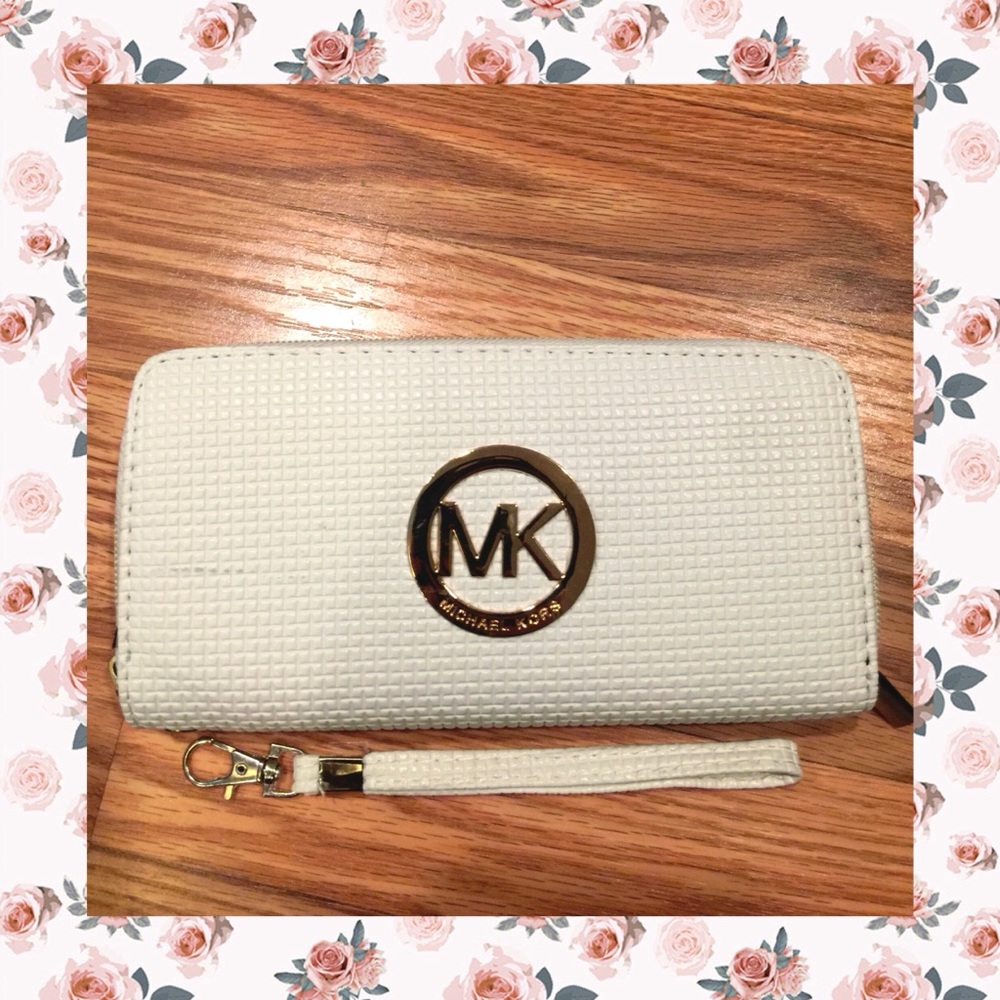 White Michael Kors wallet