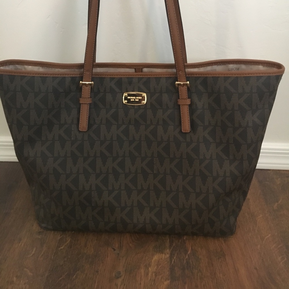 Michael Kors Large Carryall Tote