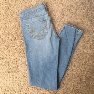Hollister light wash skinny jeans (size 3 short)