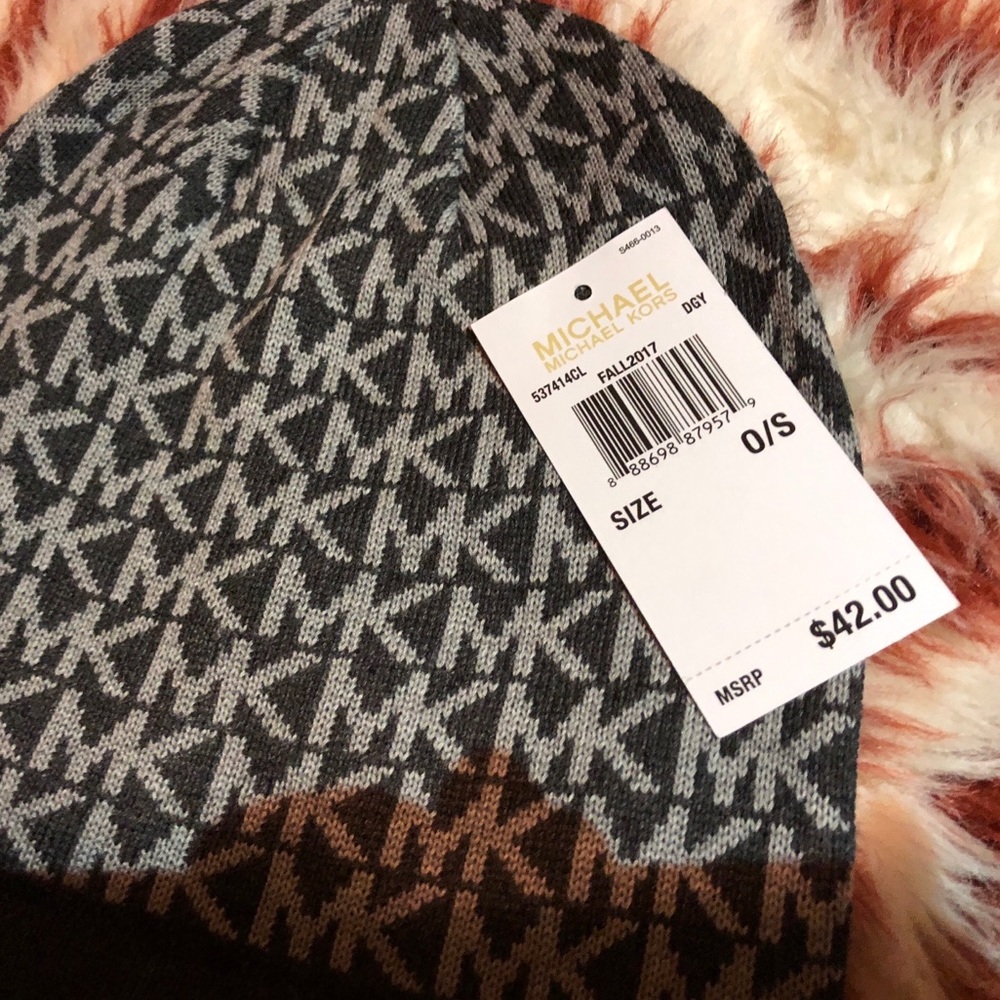 Michael Kors Gray Logo beanie - Picture 4 of 5