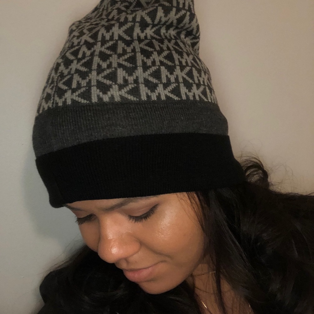 Michael Kors Gray Logo beanie - Picture 2 of 5