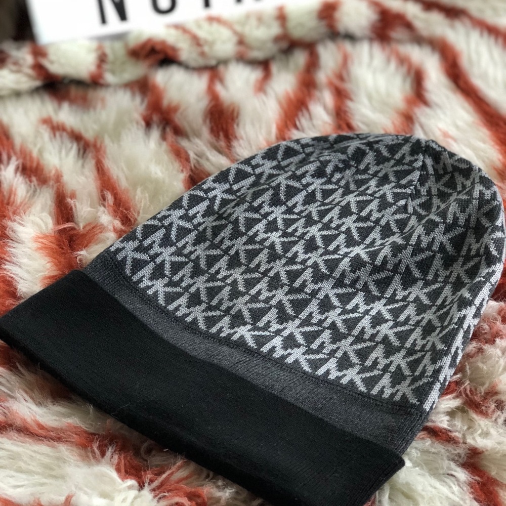 Michael Kors Gray Logo beanie - Picture 3 of 5