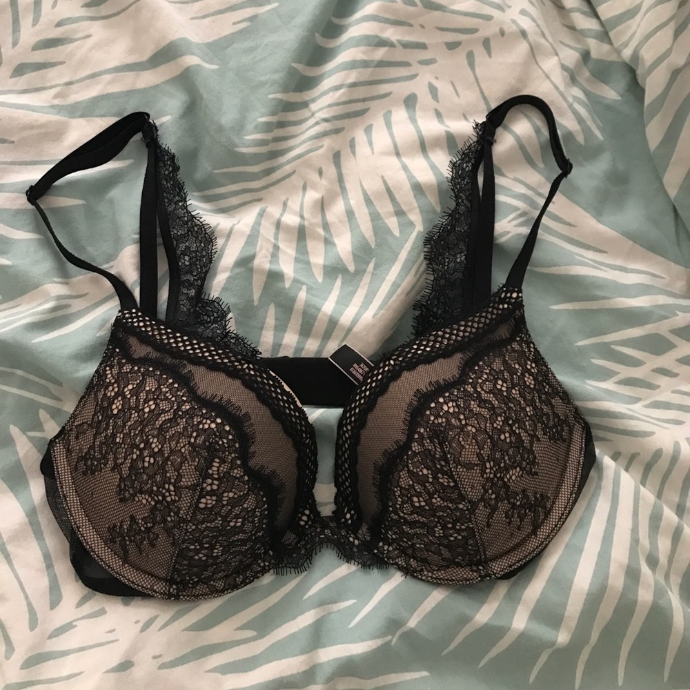NWOT 32C Victoria secret very sexy push-up bra