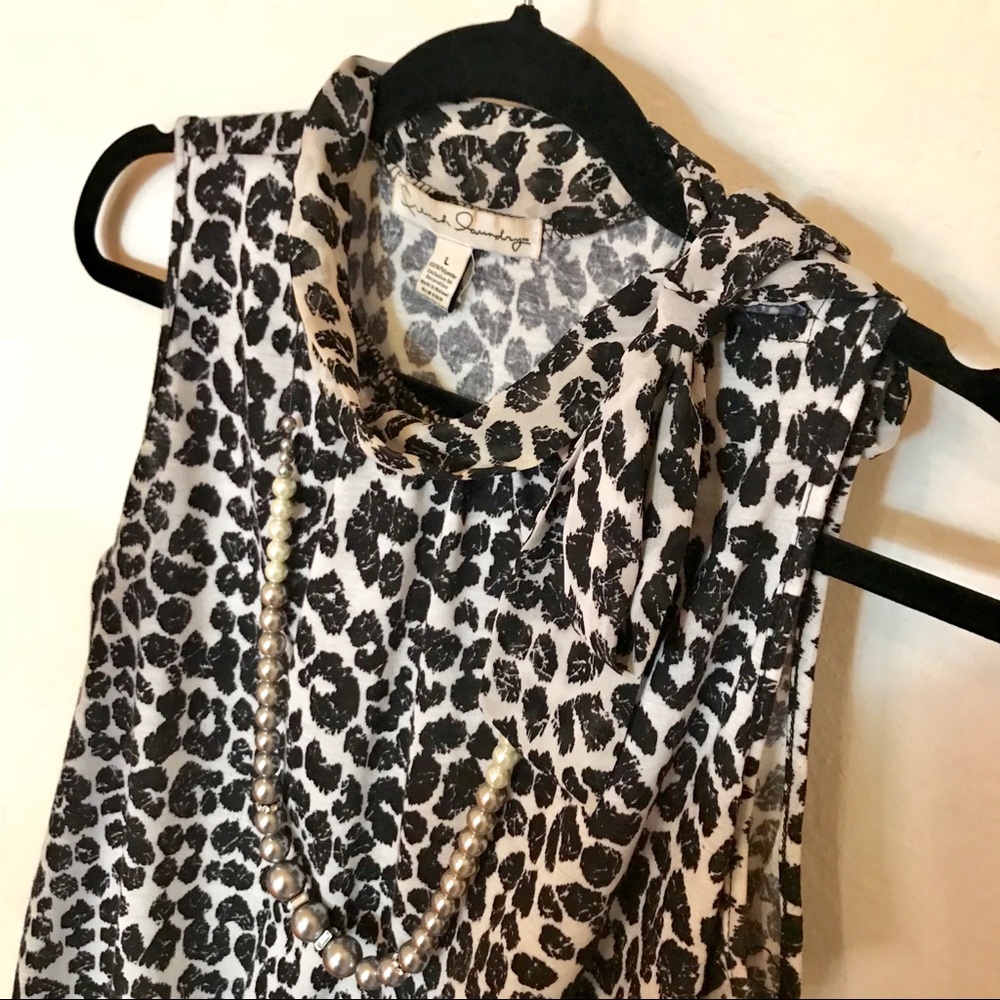 ⭐️SOLD⭐️ Black & White Leopard-Print Top