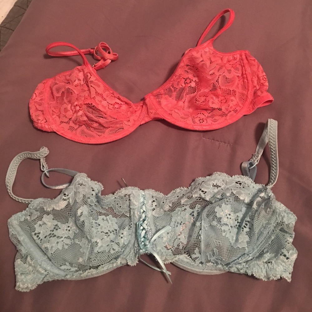 2 Victoria secret bras size 34D