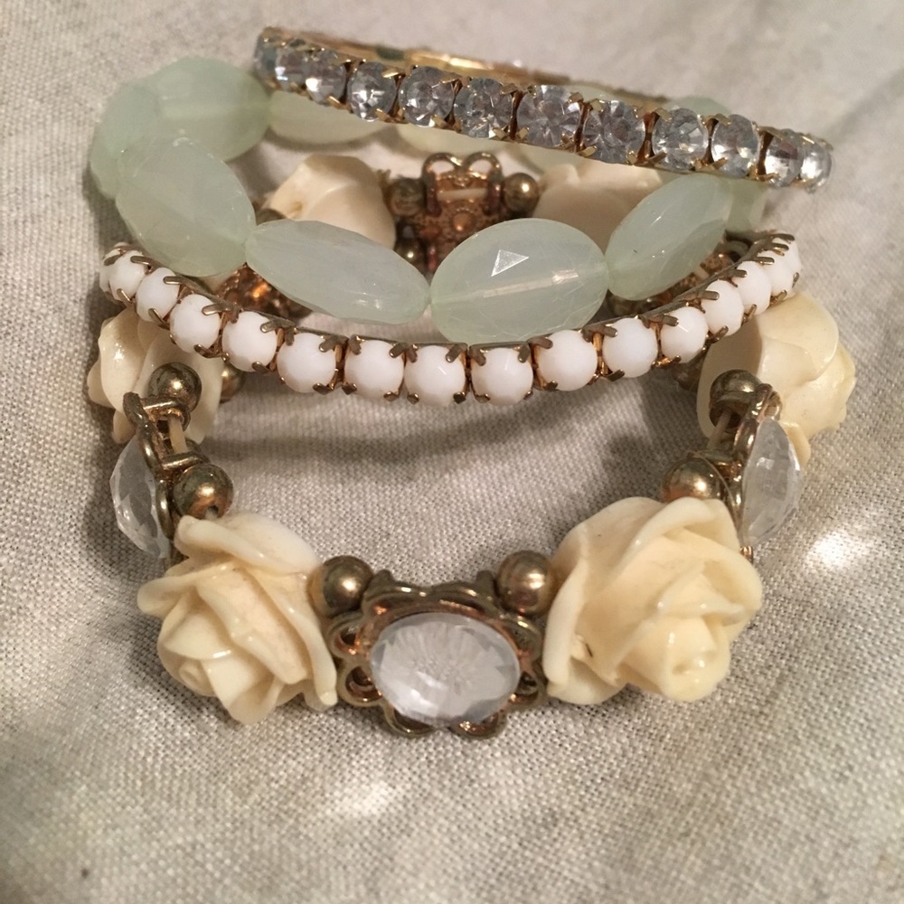 Four elastic coordinating bracelets