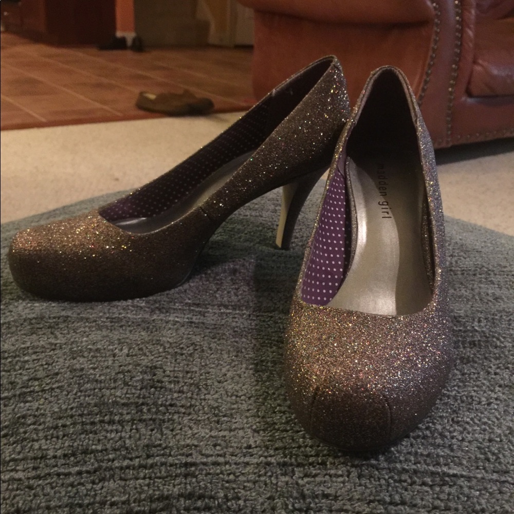 Steven Madden Holiday Pumps