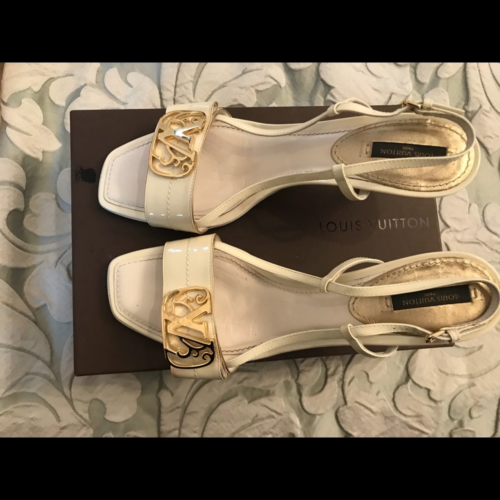 Lv sandals