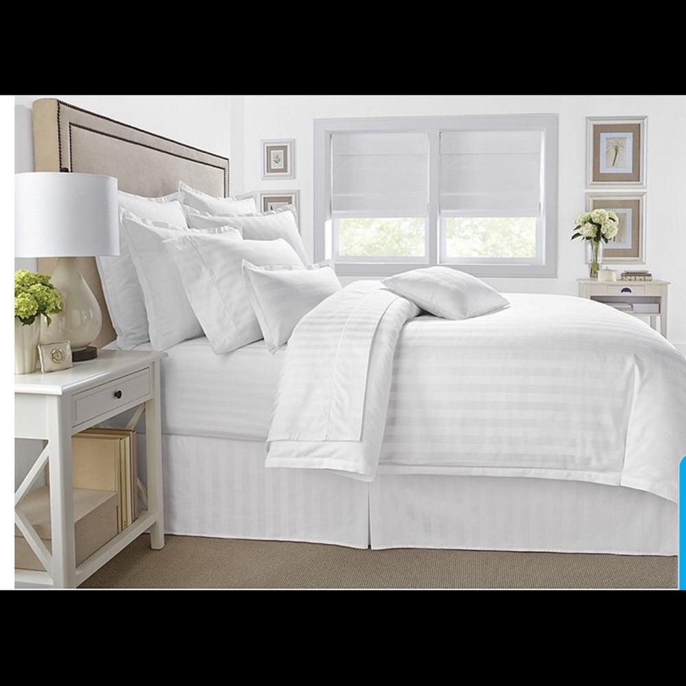 Wamsutta white comforter with shams.