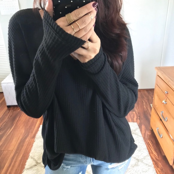 LAST 1 • Maren Oversized Waffle V Neck - Black - Picture 5 of 7